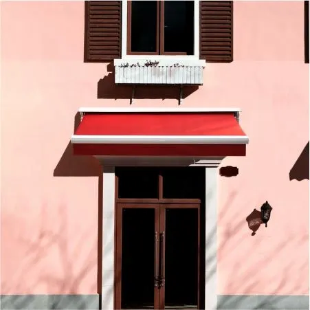 Αναδιπλούμενες τέντες με μανιβέλα χειρός